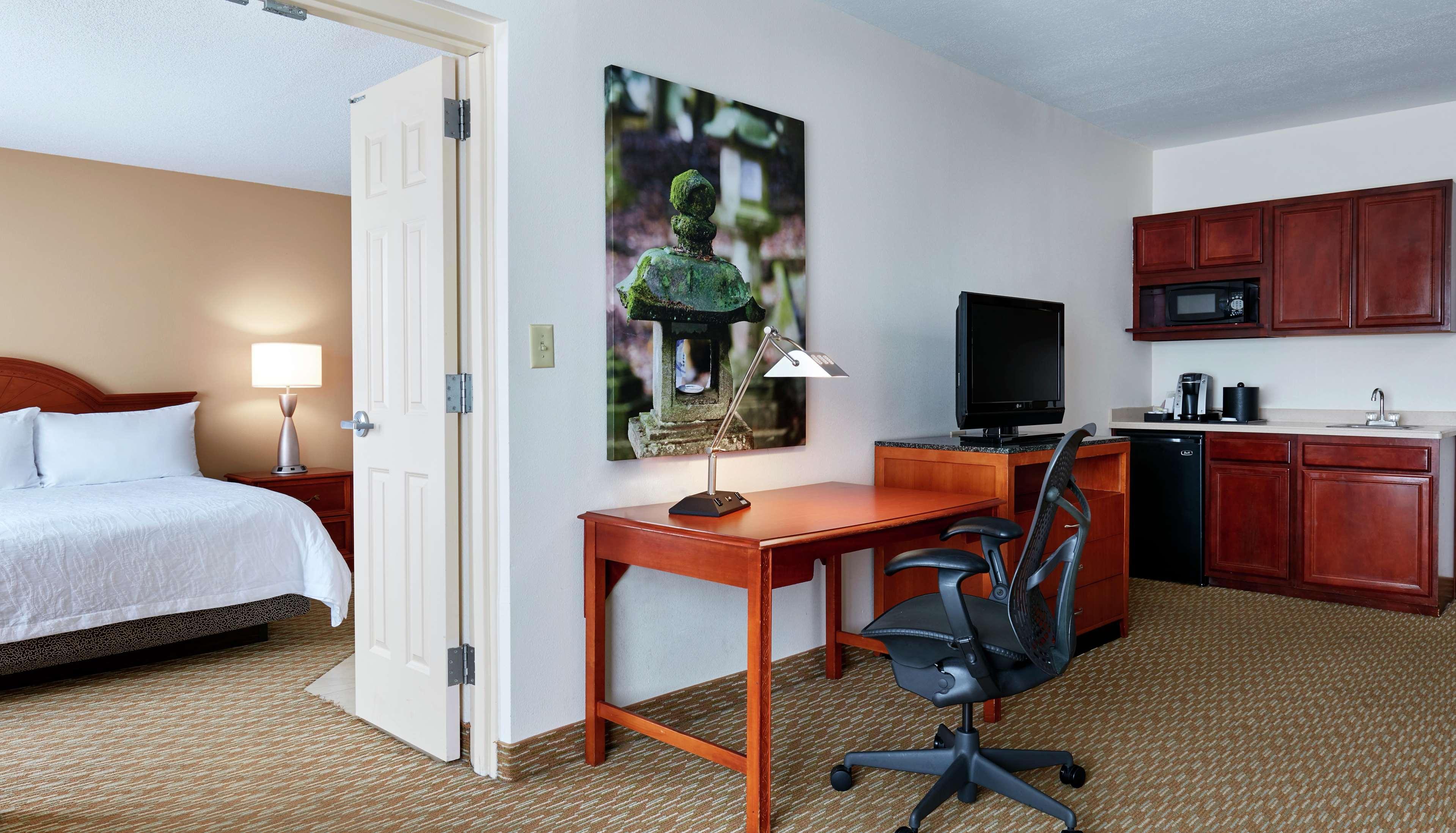 Hilton Garden Inn Charlotte North Экстерьер фото