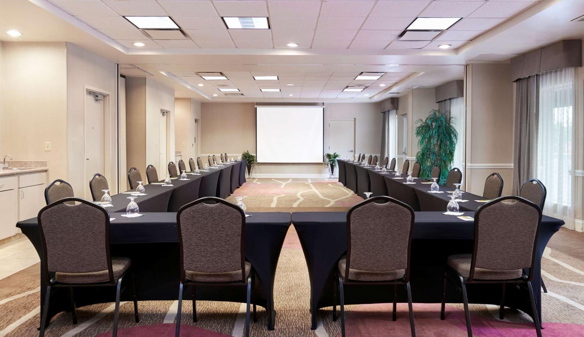 Hilton Garden Inn Charlotte North Экстерьер фото