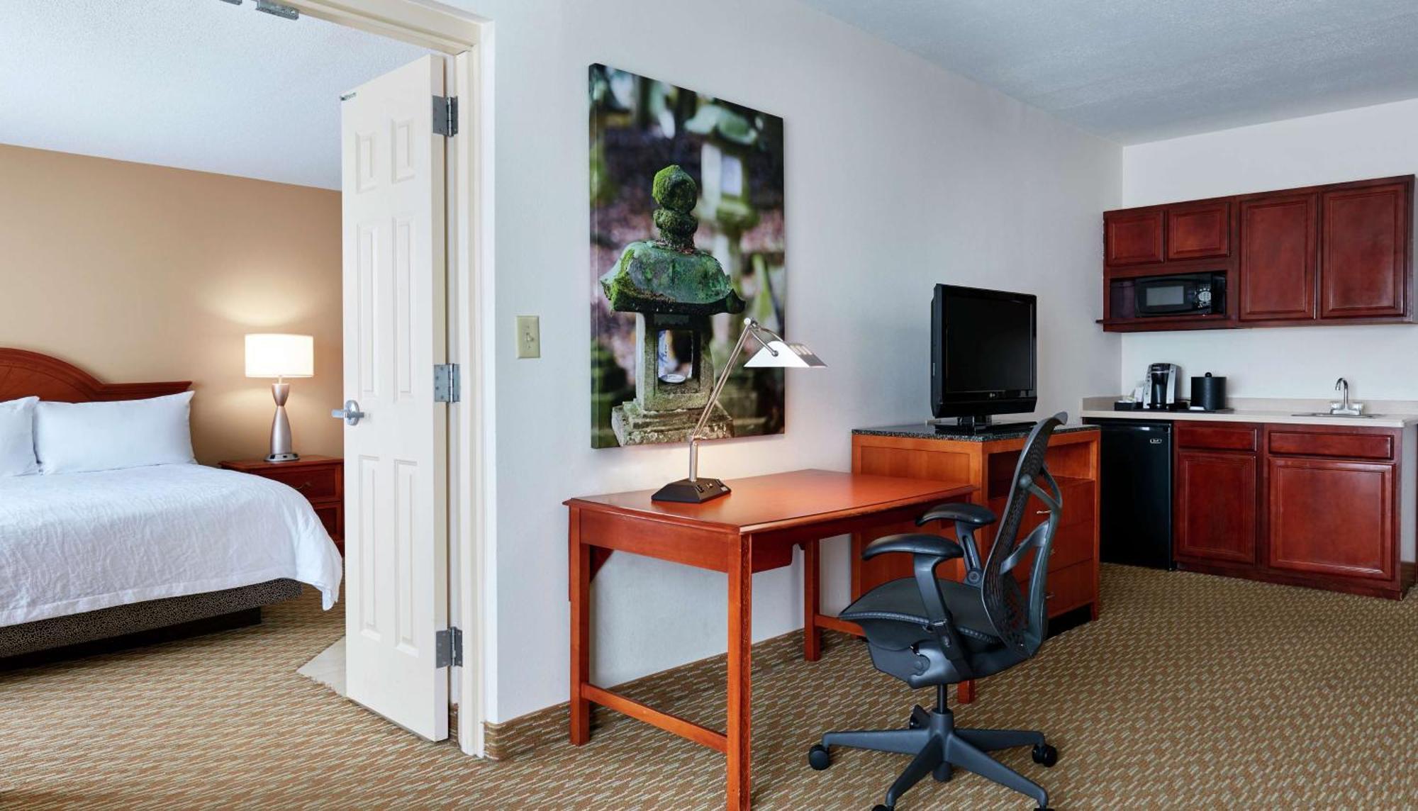Hilton Garden Inn Charlotte North Экстерьер фото