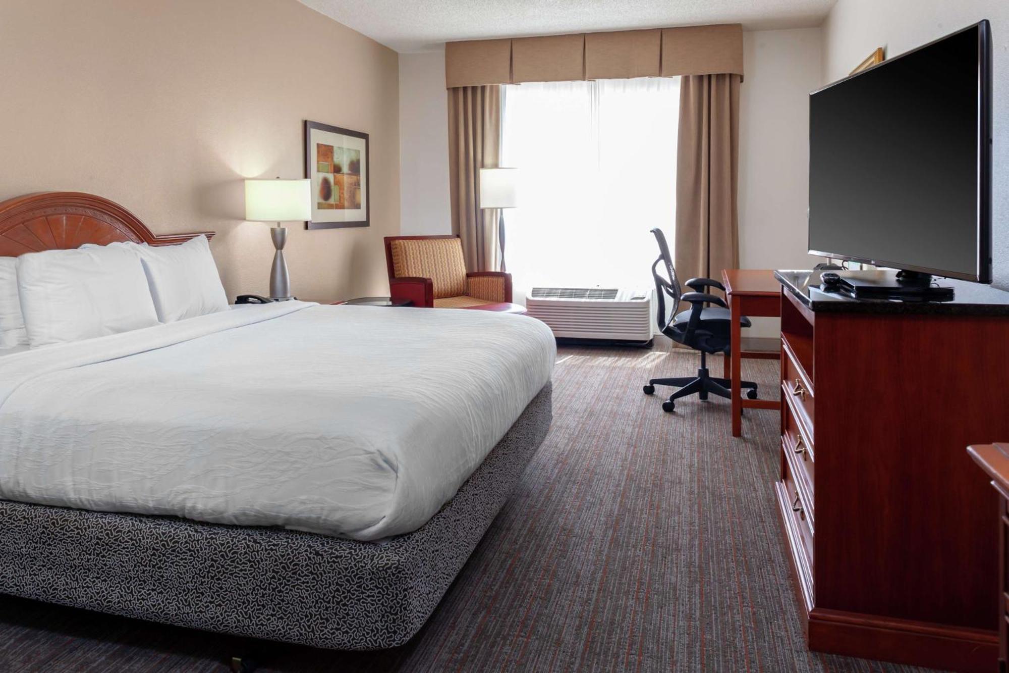 Hilton Garden Inn Charlotte North Экстерьер фото