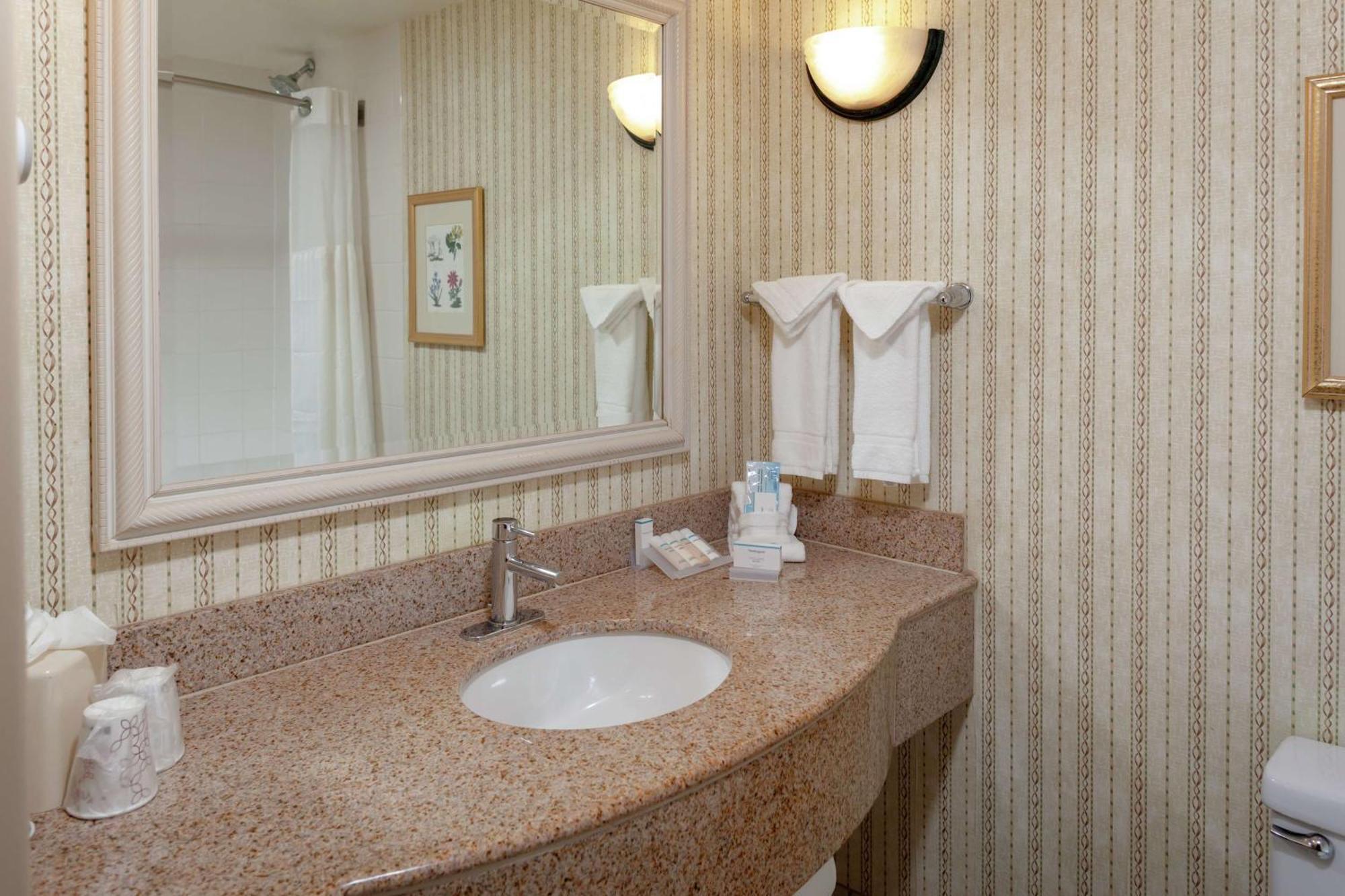 Hilton Garden Inn Charlotte North Экстерьер фото