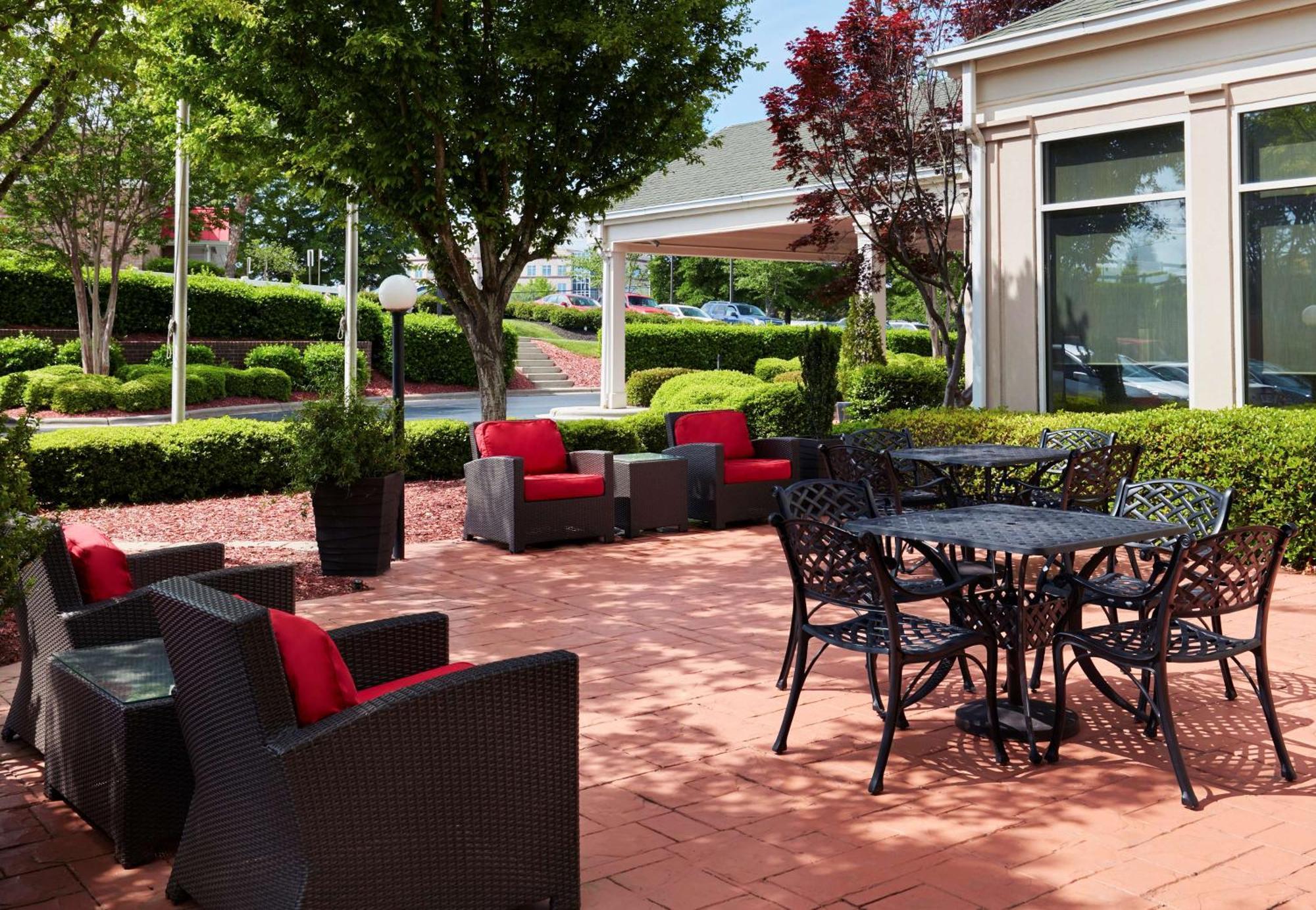 Hilton Garden Inn Charlotte North Экстерьер фото