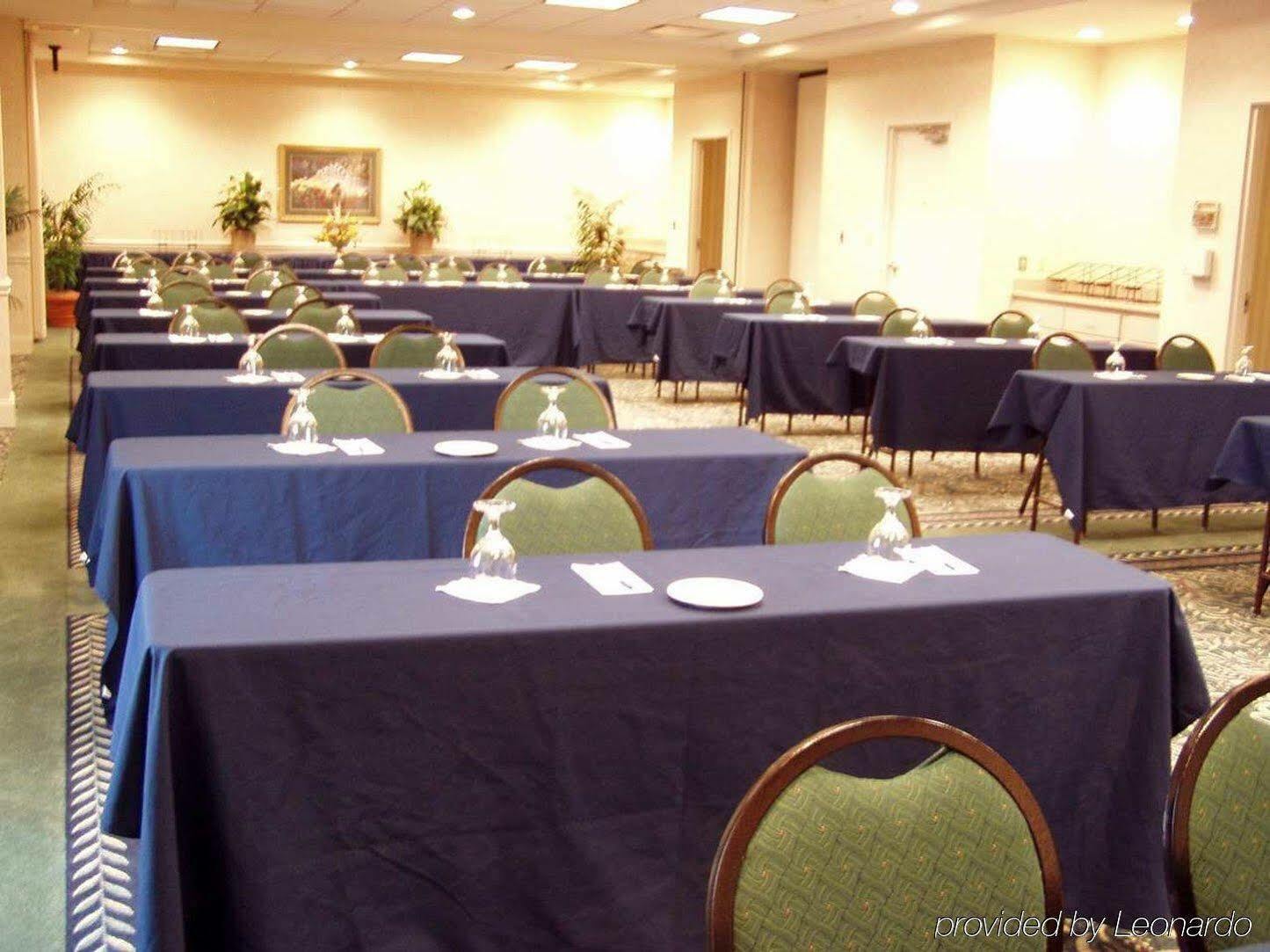 Hilton Garden Inn Charlotte North Экстерьер фото